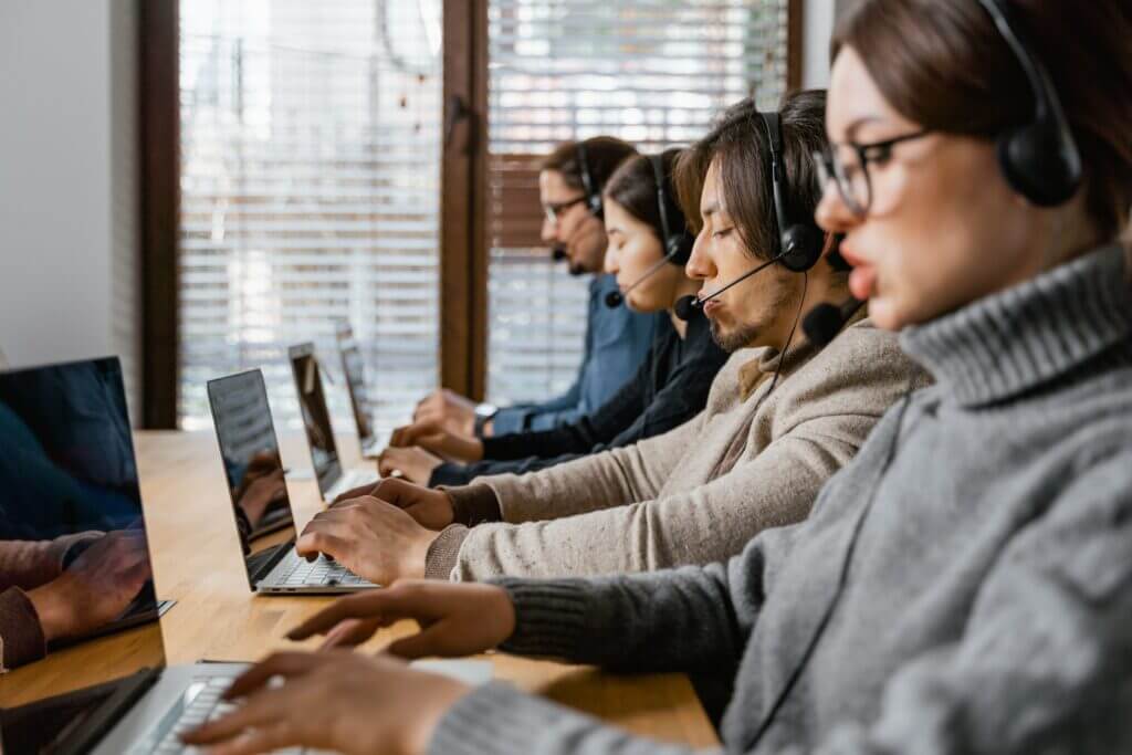 call center agents working multichannel