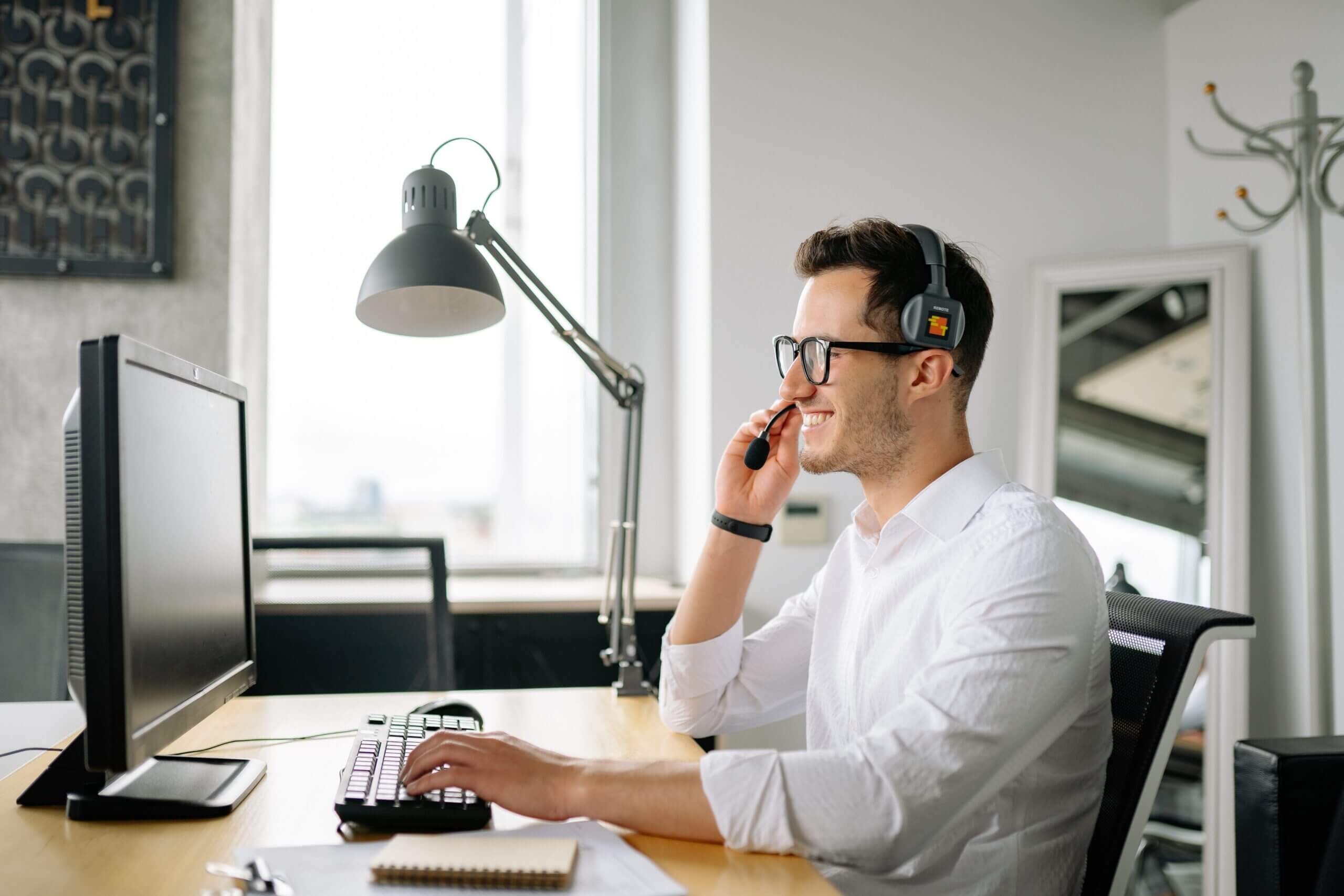 Customer support agent conversing using a headset